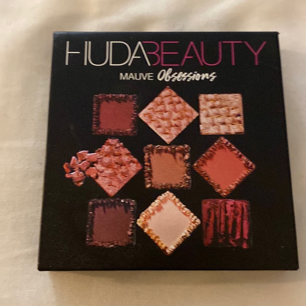Huda Beauty Mauve Obsessions palette